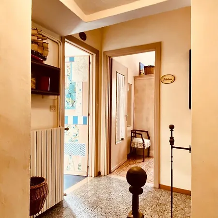 The Casa Rossa 14 Seats 6 Camerana