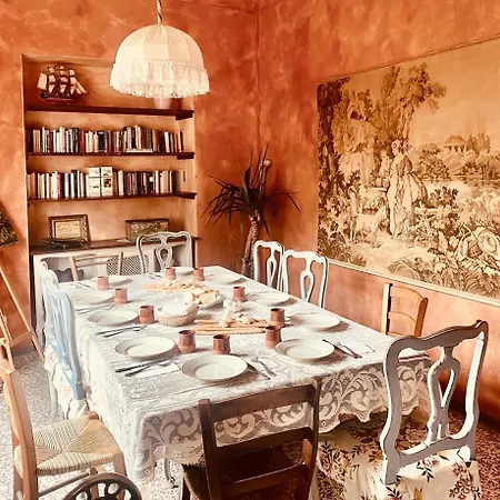 The Casa Rossa 14 Seats 6 Feriehus *