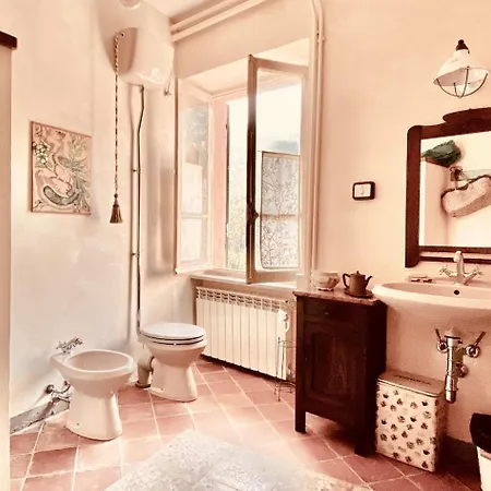 The Casa Rossa 14 Seats 6 * Camerana