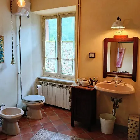 The Casa Rossa 14 Seats 6 *