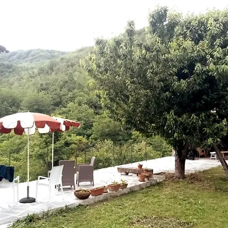 The Casa Rossa 14 Seats 6 Feriehus Camerana